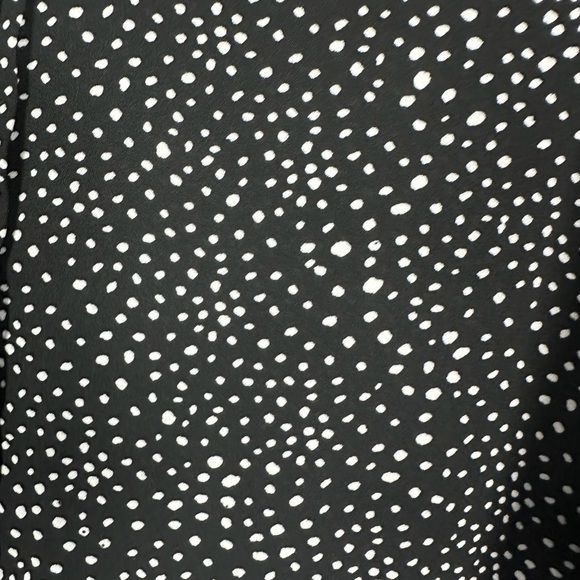 Torrid Black/White Polka Dot Pintuck Button-Front V-Neck Blouse Women’s 3X - Picture 9 of 12